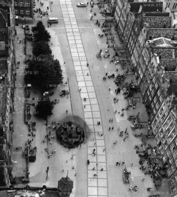 Dlugi Targ w Gdansku, widoczne miejsce po starych torach...