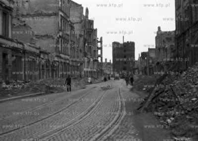 Gdansk. Ulica Stagiewna na wyspie Spichrzow zniszczona...