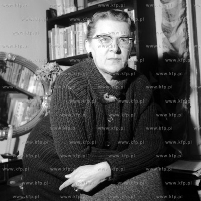 Maria Pruszkowska, pisarka. Debiutowala w 1957 w Glosie...