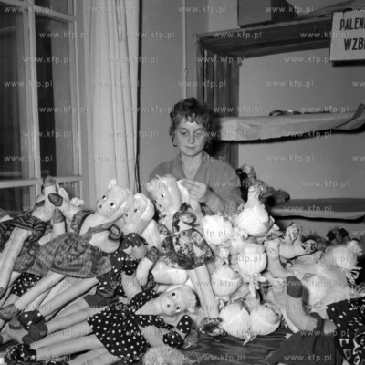 W pracowni plastyczno-krawieckiej Teatru Miniatura...