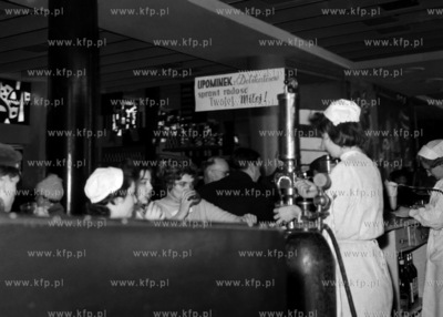 Kawiarnia. (lata60)
1961
0002207z
Fot. Zbigniew Kosycarz...