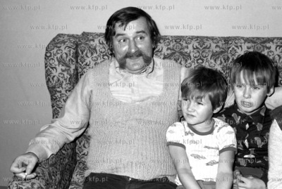 Lech Walesa - pierwszy dzien po opuszczniu "internatu"....