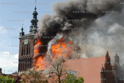 Pozar zabytkowego kosciola sw Katarzyny w Gdansku.
22.05.2006
Fot....