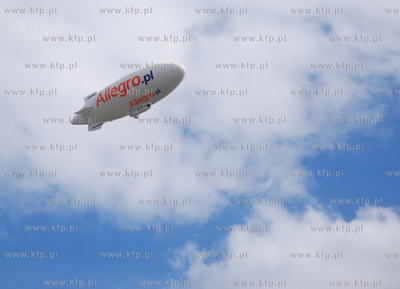 Sterowiec Skyship 600 reklamujacy portal Allegro.pl...