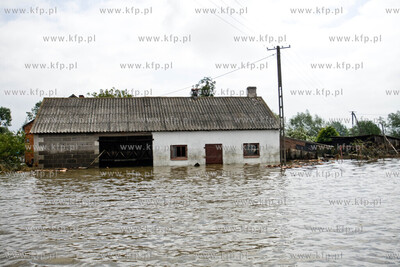 Nowy Torszyn NZ Zalane domy.  28.05.2010 fot. Maciej...