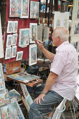 Montmartre - historyczna dzielnica Paryza polozona...