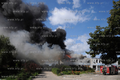 Pozar pustostanu na ulicy Hallera w Gdansku. Pozar...