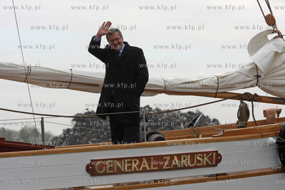Wyremontowany zaglowiec STS General Zaruski z prezydentem...