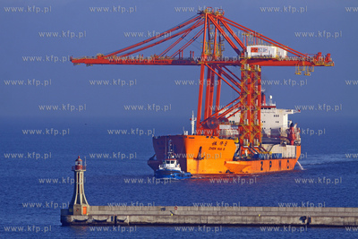 Nowe suwnice dla Baltyckiego Terminalu Kontenerowego...