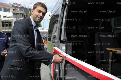 Sopot. Plac Przyjaciół Sopotu. Uroczystość przekazania...