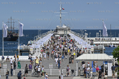 Sopot. Tlumy turystow w Sopocie. Nz. Molo. 08.07.2023...