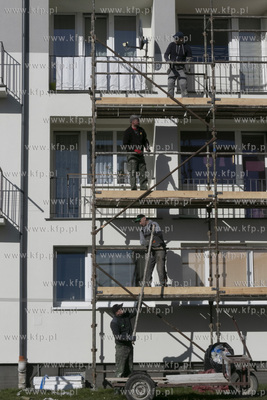 Remont bloku przy ulicy Niepodległości w Pruszczu...