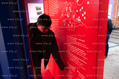 Wystawa #StolenMemory zrealizowana przez Arolsen Archives...