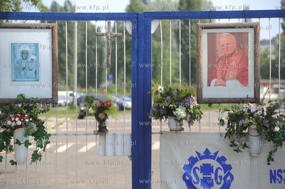 Historyczna brama Stoczni Gdanskiej.
26.05.2009
fot....