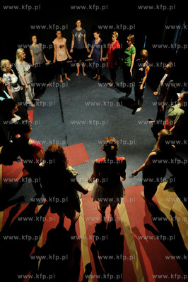 XV Festiwal Szekspirowski - Teatr w Oknie - ulica Dluga...