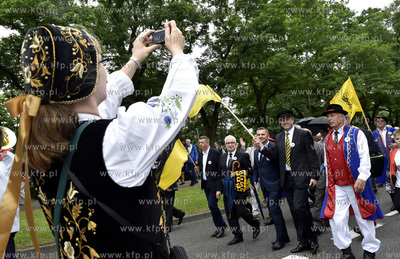 XIX Światowy Zjazd Kaszubów odbył się w Rumi. Przemarsz...