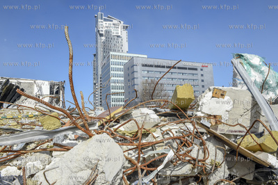 Gdynia. Rozbiórka Centrum Gemini. W oddali Sea Towers....