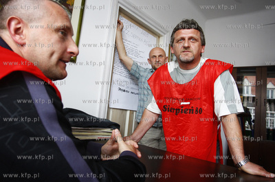 Gdansk. Grupa kilkuosobowa zwiazkowcow Sierpnia 80...