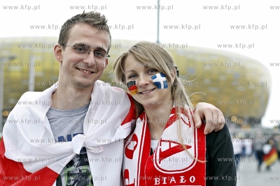 Gdansk Arena. Kibice wchodza na cwiecfinalowy mecz...
