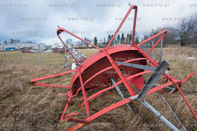 Z powodu silnych podmuchow wiatru runal  60-metrowy...