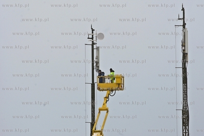 Tymczasowe maszty nadawcze w Rekowie Gornym kolo Pucka.
21.01.2015
fot....