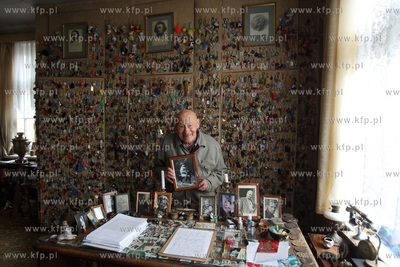 Jerzy Dybicki (ur. 19 lipca 1923 w Baranowiczach) -...