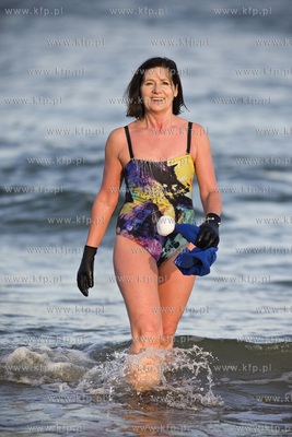 Gdańsk Jelitkowo. Morsy powitały Nowy Rok tradycyjną...