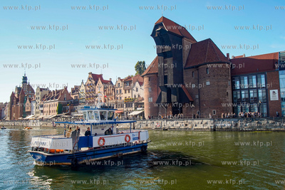 Prom Motława pływający między Żyrawiem a Narodowym...