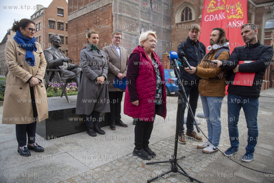 Plac przy pomniku Lecha Bądkowskiego. Konferencja...