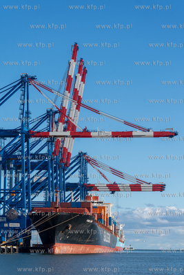 Kontenerowiec Istanbul Bridge zawinłą do Gdańska...