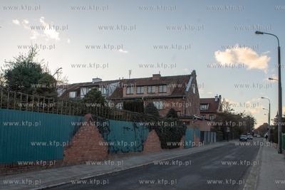 Gdańsk, Wrzeszcz, ul. Lilli Wenedy. Nz. Budynek do...