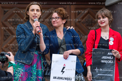 Gdańsk, okolice Dworu Artusa. Ani Jednej Więcej!...