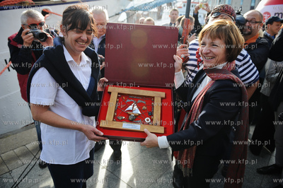 Gdansk. Nabrzeze Targu Rybnego. Chrzest Zaglowca- Kapitan...