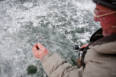 Gdansk. Martwa Wisla. Niskie temperatury utworzyly...