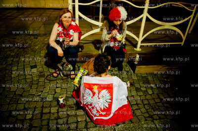 Gdansk. Dlugi Targ. Sympatycy Polskiej reprezentacji...