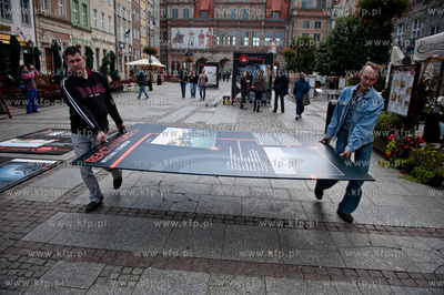 Gdansk. Dlugi Targ. Otwarcie wystawy pt REACT FOR WORLD...