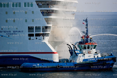 Gdynia. Swieto Morza. Pokaz dzialan antyterrorystycznych...