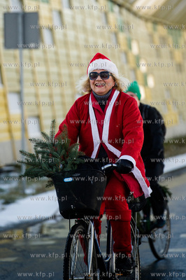 Gdansk. Droga Zielona. Coroczna akcja Mikolaje na Rowerach...