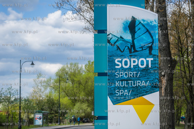 Sopot. Ul. Bitwy pod Plowcami. Nowe witacze zamontowane...