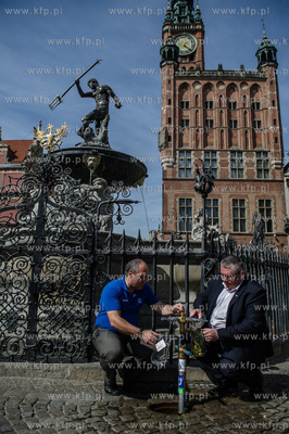 Gdansk. Dlugi Targ. Akcja pt. Szanowna Pani, Szanowny...