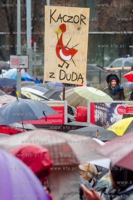 Gdansk. Plac Solidarnosci. Wiec dla obrony demokracji...