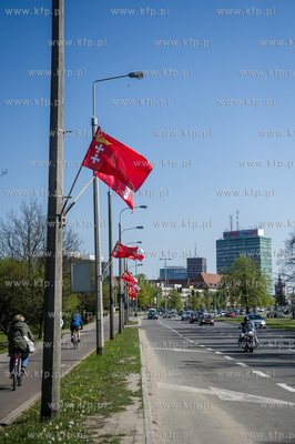 Gdansk. Aleja Zwyciestwa. Flagi Panstwowe oraz Miejskie...