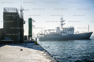 Port Wojenny w Gdyni Oksywiu. ORP Arctowski z grupą...