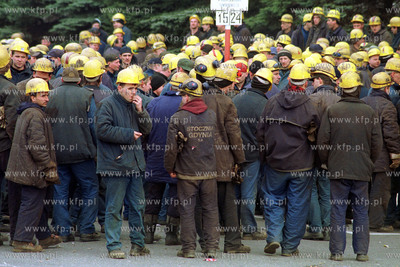 Strajk w Stoczni Gdynia S.A.18.02.2002fot. Wojtek...