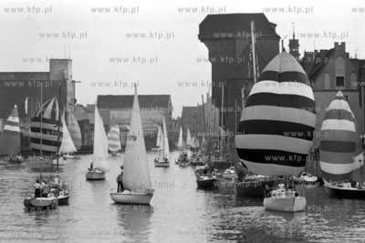 Morska parada na Motławie z okazji Dni Gdańska. 
2.08.1979
1sierpien79_z.kosycarz_p5
Fot....