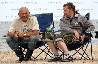 Ekipa filmowa serialu Kryminalni realizuje na plazy...