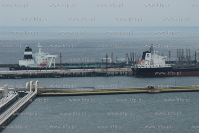 Port Polnocny, Gdansk. Zbiornikowiec Navigator przyplynal...