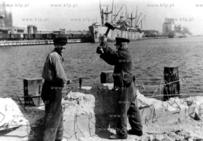 Port Gdynia - nz odbudowa nabrzeza Roterdamskiego....