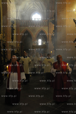 Nabozenstwo meki Panskiej w Wielki Piatek w Katedrze...