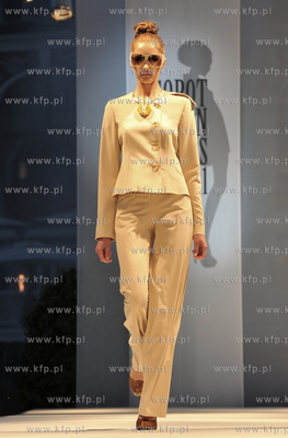 Plac Zdrojowy k. molo w Sopocie. Sopot Fashion Days...